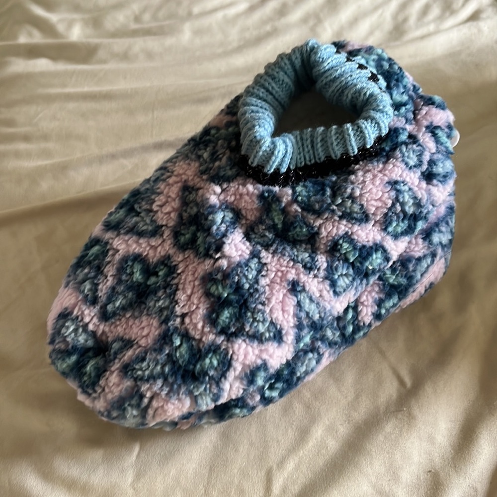 NWT fleece purple & blue fuzzy Babba slipper socks with grips
